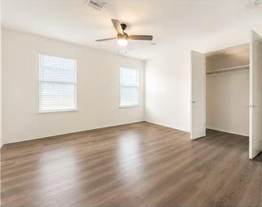 6613 Garden Rose Path - Photo Thumbnail 11