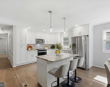 8827 Lafayette Drive - Photo Thumbnail 15