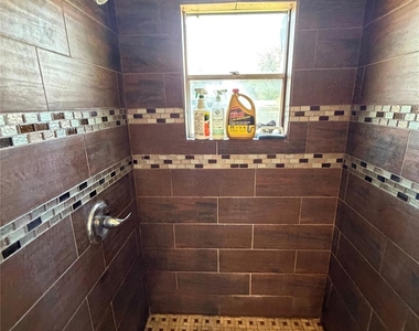 211 Shaw St - Photo Thumbnail 5