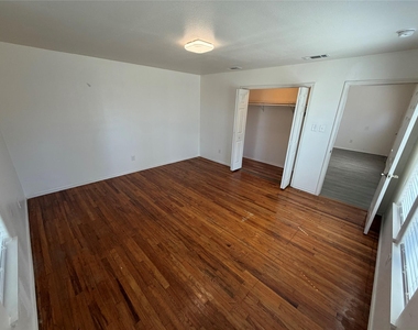 211 Shaw St - Photo Thumbnail 2
