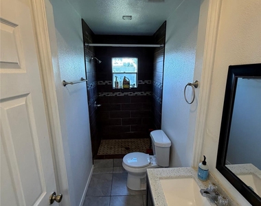 211 Shaw St - Photo Thumbnail 4