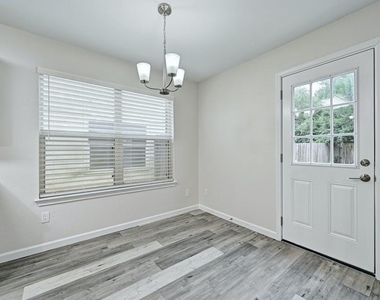 2320 Riddle Rd - Photo Thumbnail 10