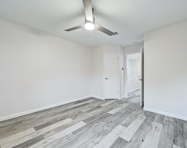 2320 Riddle Rd - Photo Thumbnail 16
