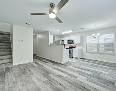 2320 Riddle Rd - Photo Thumbnail 7