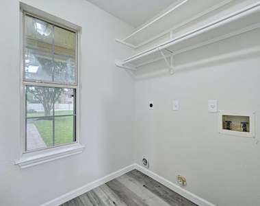 2320 Riddle Rd - Photo Thumbnail 13