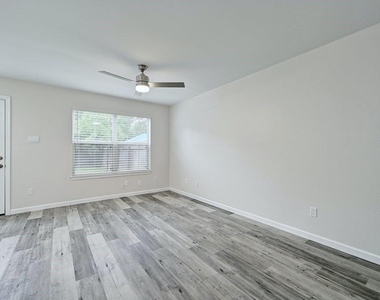 2320 Riddle Rd - Photo Thumbnail 5