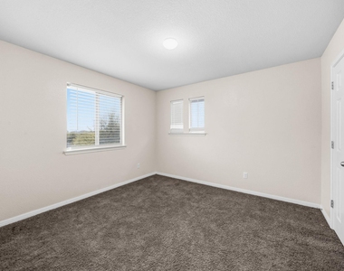 601 Silver Wing Ct - Photo Thumbnail 13