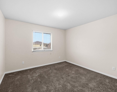 601 Silver Wing Ct - Photo Thumbnail 11