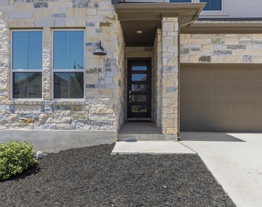 305 Lariat Loop - Photo Thumbnail 4