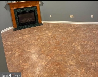 746 Villager Circle - Photo Thumbnail 10