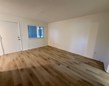3106 Duval St - Photo Thumbnail 3
