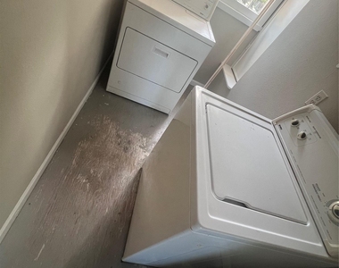 305 Moore Blvd - Photo Thumbnail 21