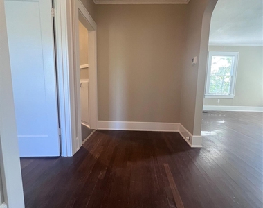 305 Moore Blvd - Photo Thumbnail 16