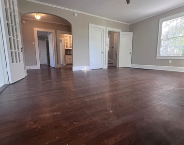 305 Moore Blvd - Photo Thumbnail 8