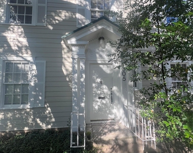 305 Moore Blvd - Photo Thumbnail 2