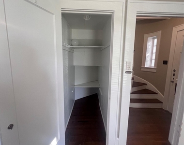 305 Moore Blvd - Photo Thumbnail 7
