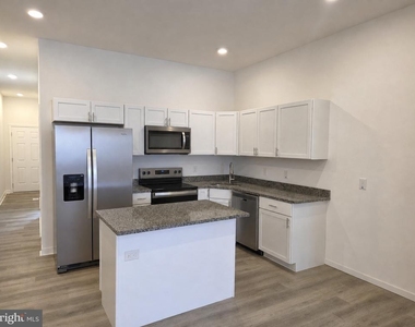 4031 Park Heights Avenue - Photo Thumbnail 3