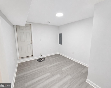 4031 Park Heights Avenue - Photo Thumbnail 15