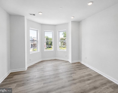 4031 Park Heights Avenue - Photo Thumbnail 5
