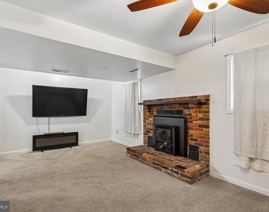 1134 Chinaberry Lane - Photo Thumbnail 17