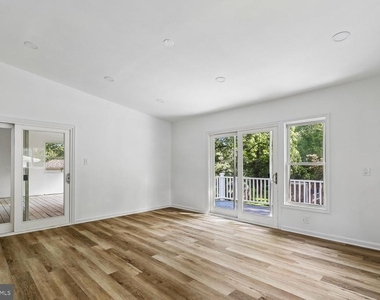 1134 Chinaberry Lane - Photo Thumbnail 8