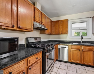 1134 Chinaberry Lane - Photo Thumbnail 7