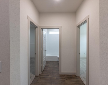 2913 Louris Ln - Photo Thumbnail 4
