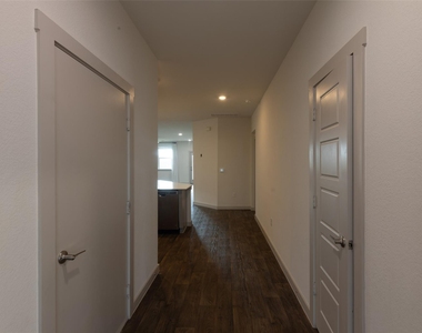 2913 Louris Ln - Photo Thumbnail 3