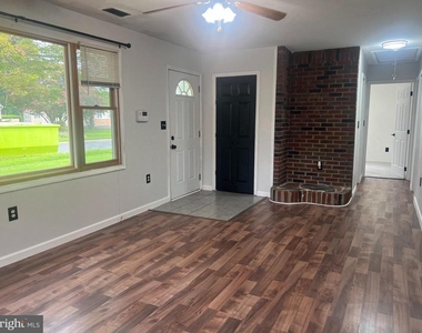 211 N Brownleaf Road - Photo Thumbnail 3