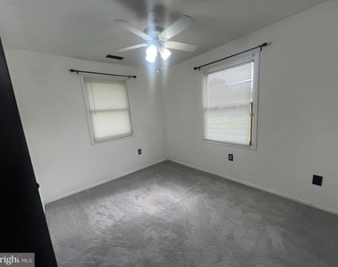 211 N Brownleaf Road - Photo Thumbnail 10