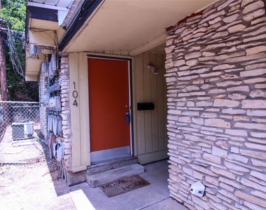 300 Franklin Blvd - Photo Thumbnail 1