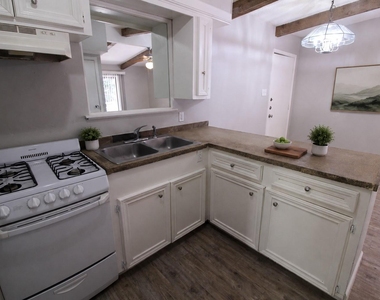 300 Franklin Blvd - Photo Thumbnail 2