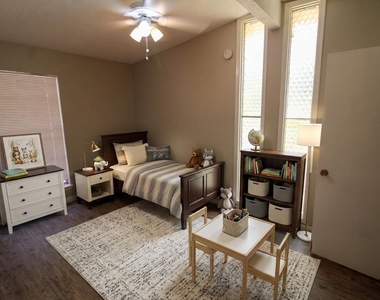 300 Franklin Blvd - Photo Thumbnail 5