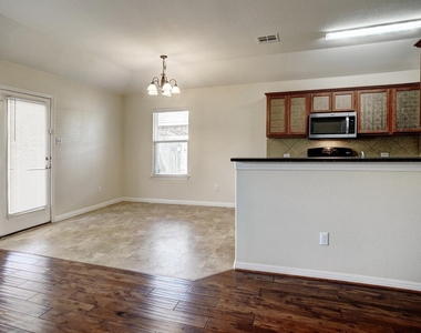 208 Wild Cat Dr - Photo Thumbnail 8