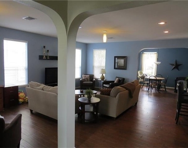 1024 Peyton Pl - Photo Thumbnail 1
