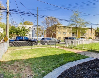 4609 Hillside Road Se - Photo Thumbnail 2
