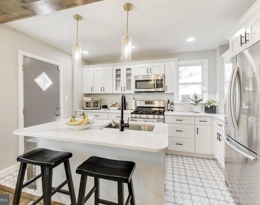 4609 Hillside Road Se - Photo Thumbnail 8