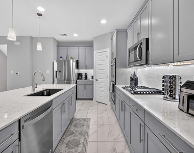 15820 Celosia St - Photo Thumbnail 7