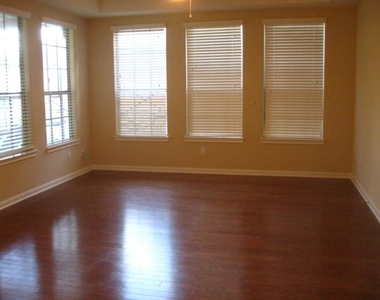 12704 Venice Ln - Photo Thumbnail 2