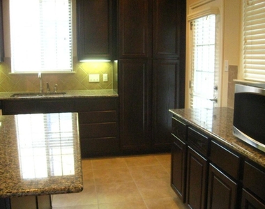 12704 Venice Ln - Photo Thumbnail 4