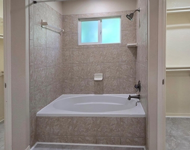 2124 Surrender Ave - Photo Thumbnail 10