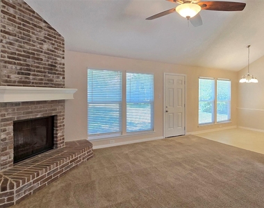 2124 Surrender Ave - Photo Thumbnail 2