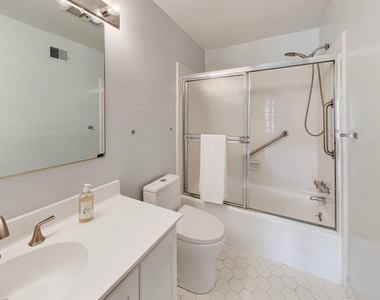 4736 Massachusetts Avenue Nw - Photo Thumbnail 19
