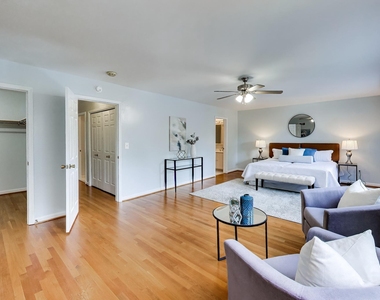 4736 Massachusetts Avenue Nw - Photo Thumbnail 13