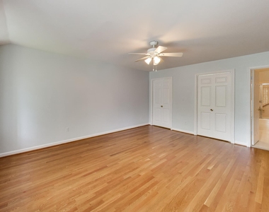 4736 Massachusetts Avenue Nw - Photo Thumbnail 18