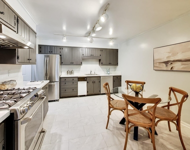 4736 Massachusetts Avenue Nw - Photo Thumbnail 6