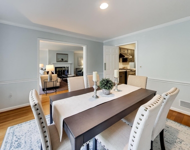 4736 Massachusetts Avenue Nw - Photo Thumbnail 5