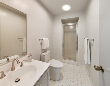 4736 Massachusetts Avenue Nw - Photo Thumbnail 25