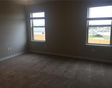 7307 Albany Dr - Photo Thumbnail 10