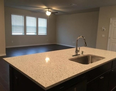 7307 Albany Dr - Photo Thumbnail 6